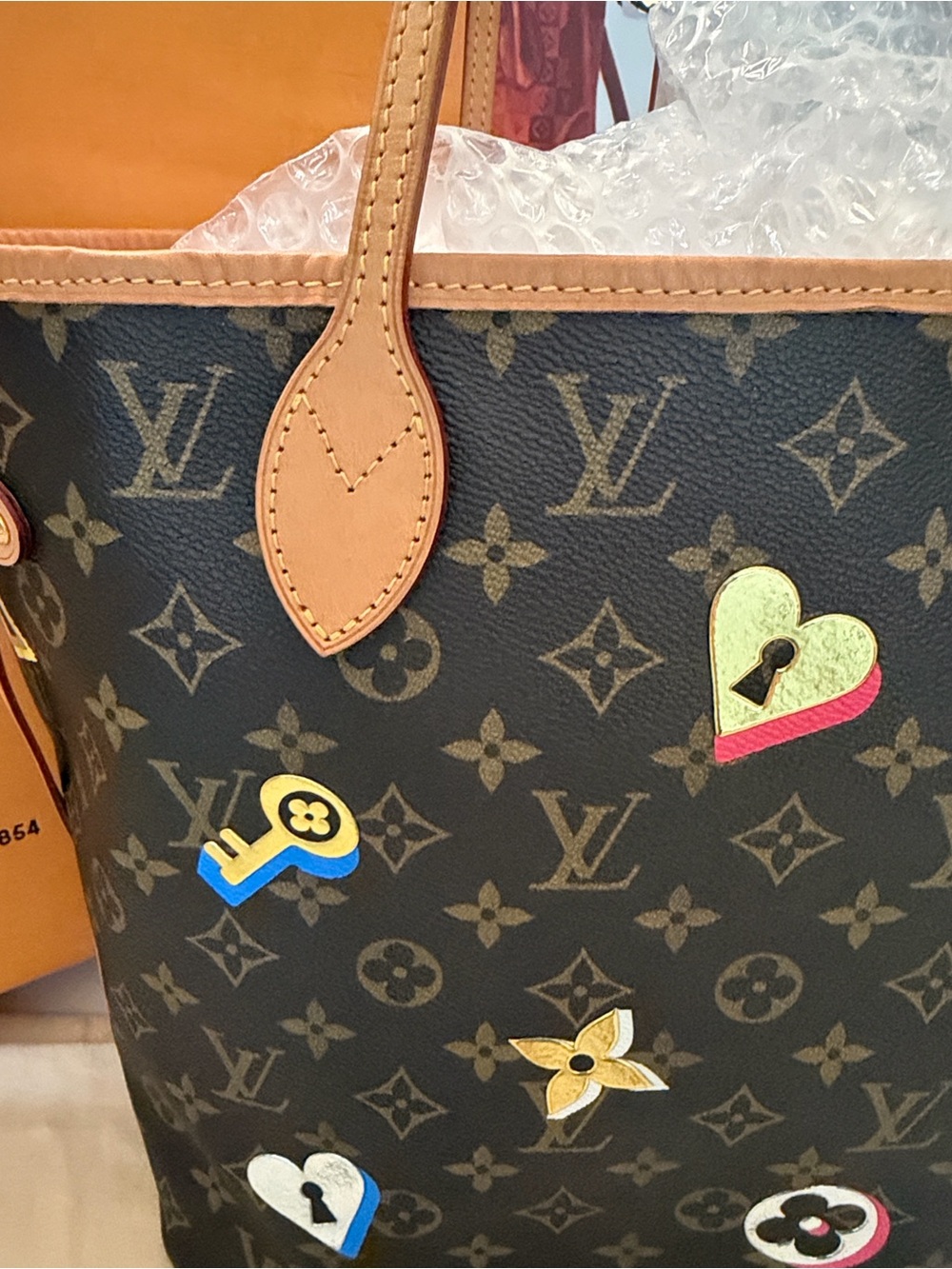 Louis Vuitton Neverfull MM : Limited Edition Love Lock 🥰♥️ - Picture 10 of 15